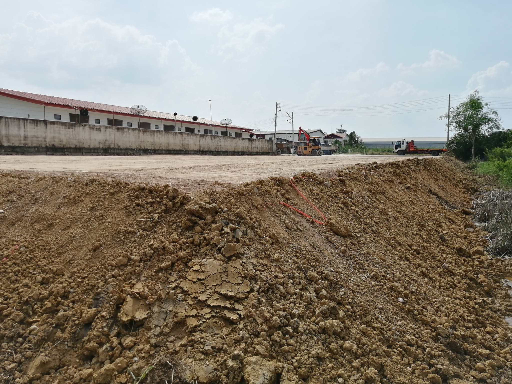 You are currently viewing บริการรับถมดินพร้อมเครื่องจักรทันสมัย