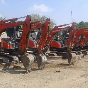 รถแบคโฮเล็ก PC30 ให้เช่า